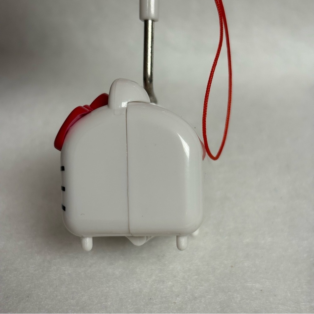 HELLO KITTY Mini Lint Roller Keychain White Cat - Picture 12 of 16